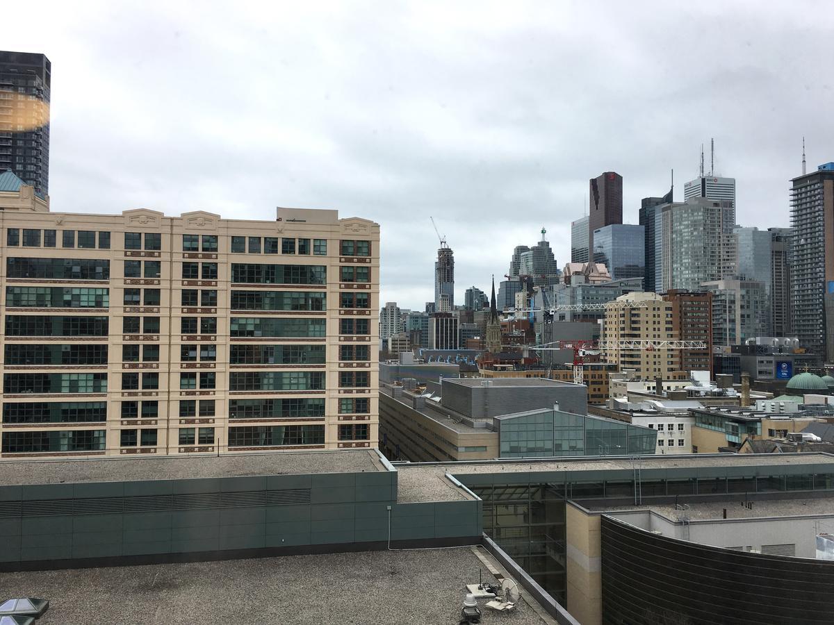 Toronto Metropolitan University- Pitman Hall Residence Eksteriør billede